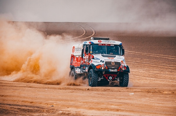 V silné konkurenci továrních týmů vybojoval Aleš Loprais na Dakaru 5. místo